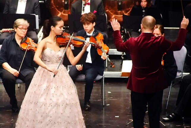 Mi-Helen Horn, 16 Jahre jung, begeisterte mit der Violine